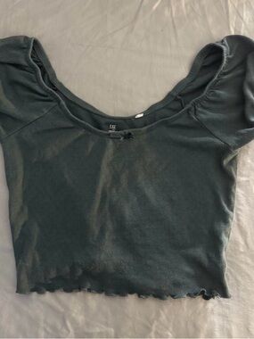 Fitted Black Women's Scoop Neck Crop Top